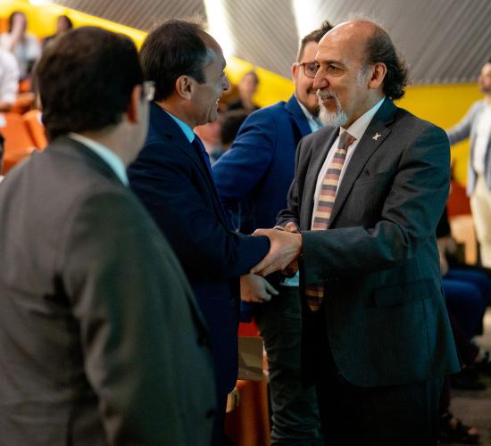 ministro del Deporte Jaime Pizarro Herrera junto al rector Rodrigo Vidal